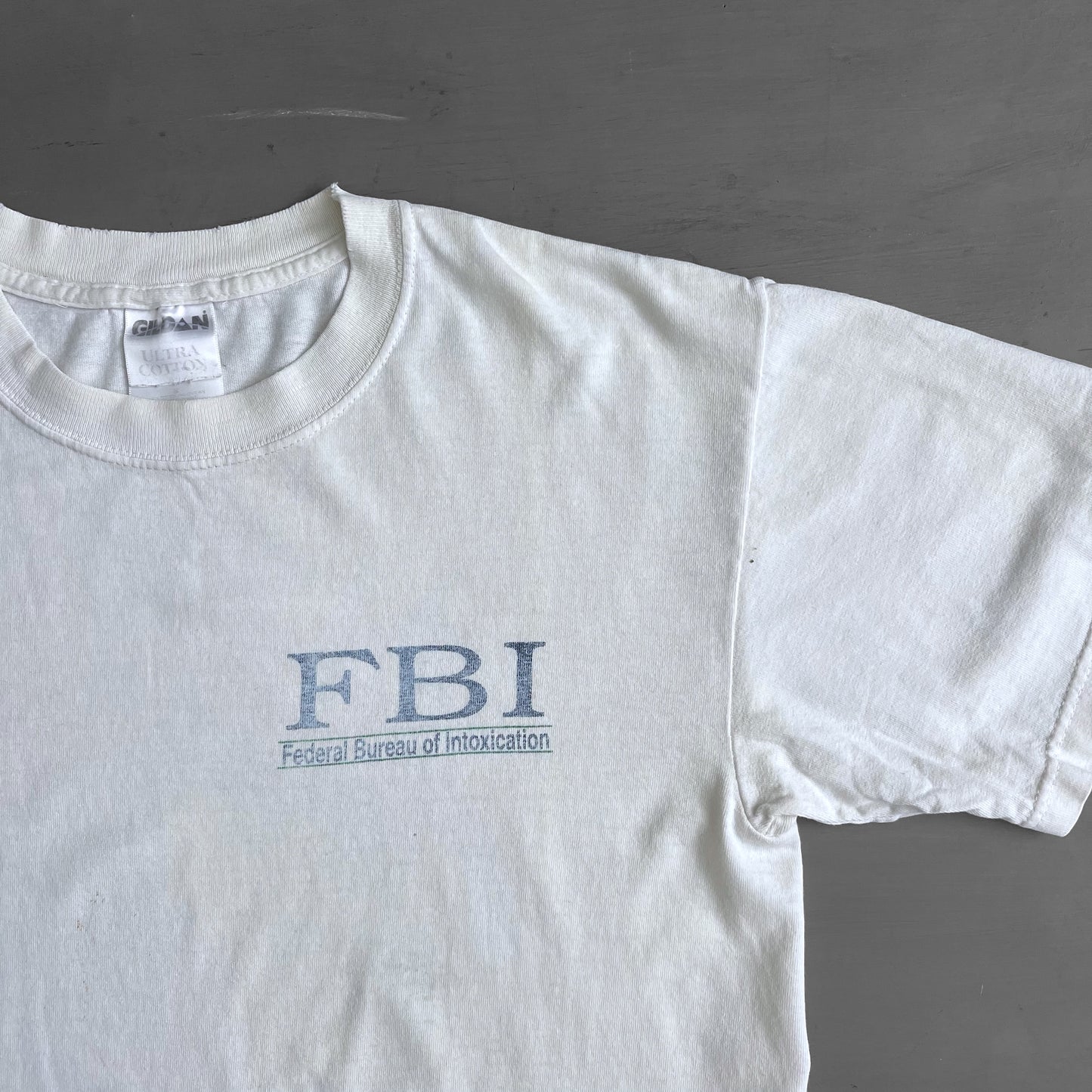 1990s F.B.I federal bureau of intoxication parody T-shirt (M)