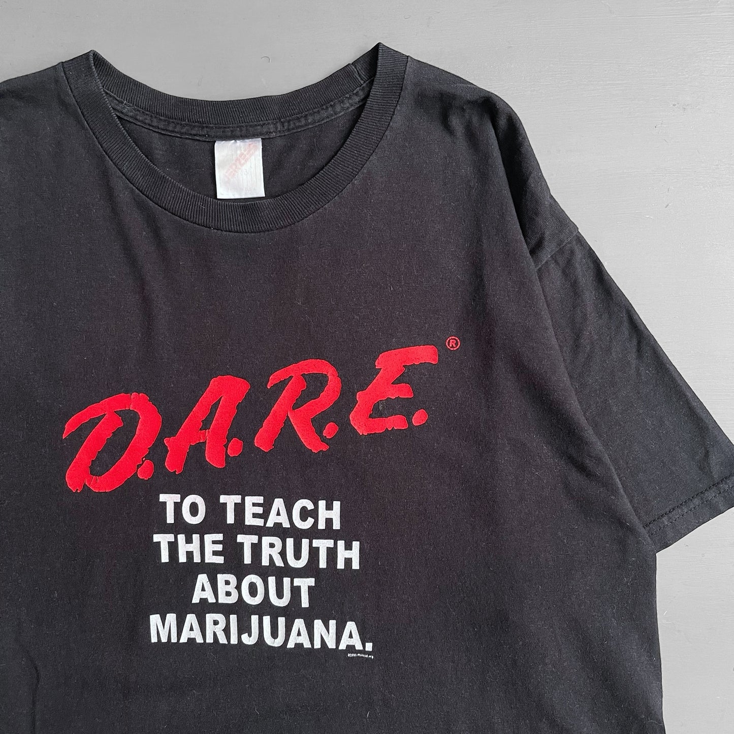 2003 Dare to teach the truth about marijuana T-shirt (L)
