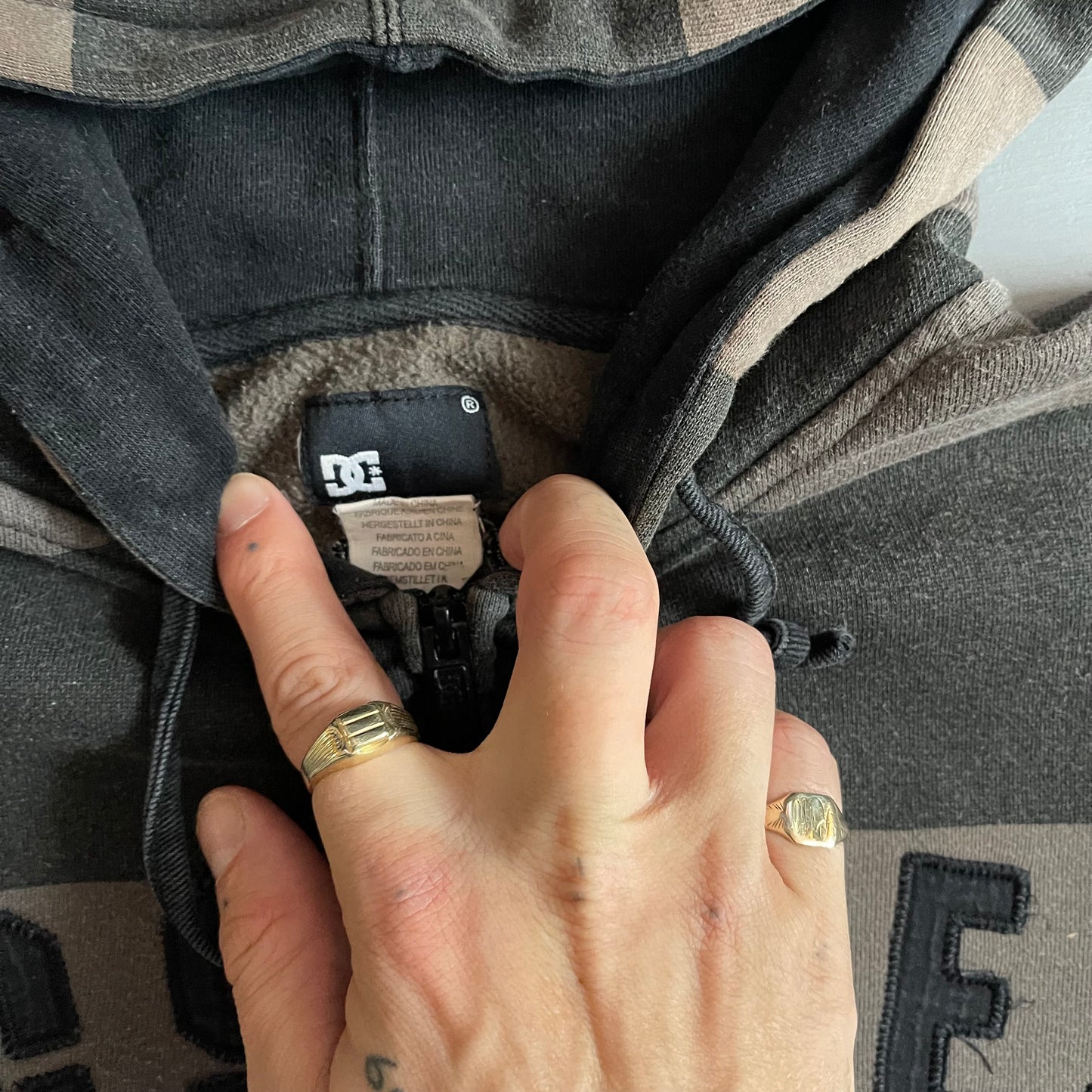 Early 2000s DC SHOES zip hoodie (M/L)