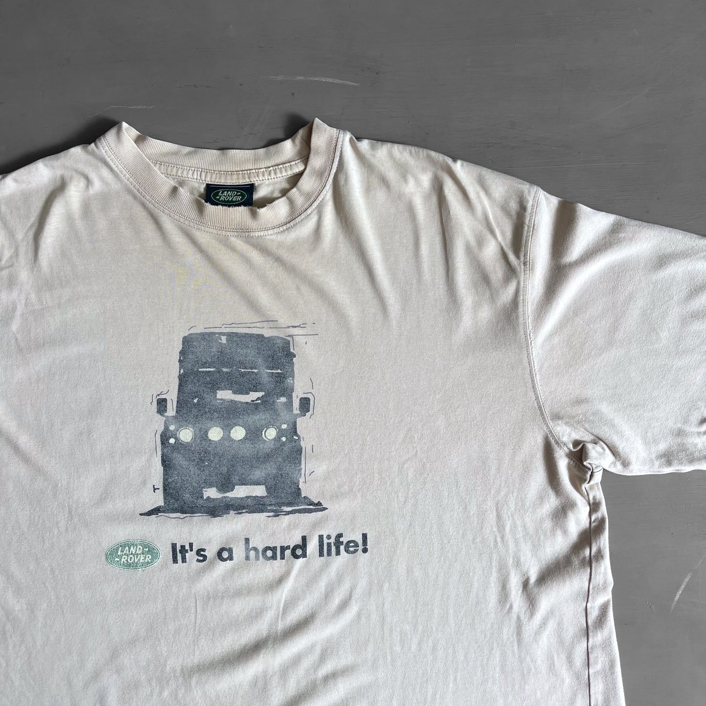 2000 Land Rover it’s a hard life T-shirt (XL)