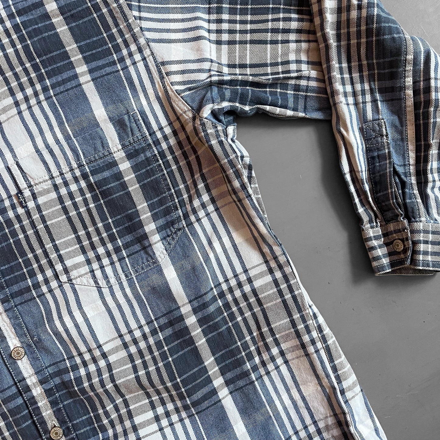 1990s Levi’s flannel shirt (L/XL)
