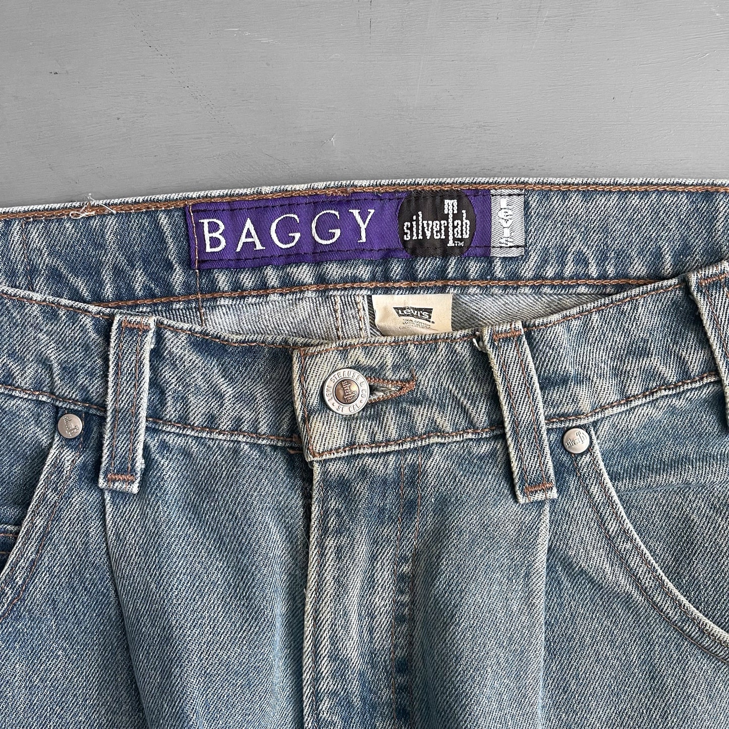 1990s Levi’s silvertab baggy (33 waist)