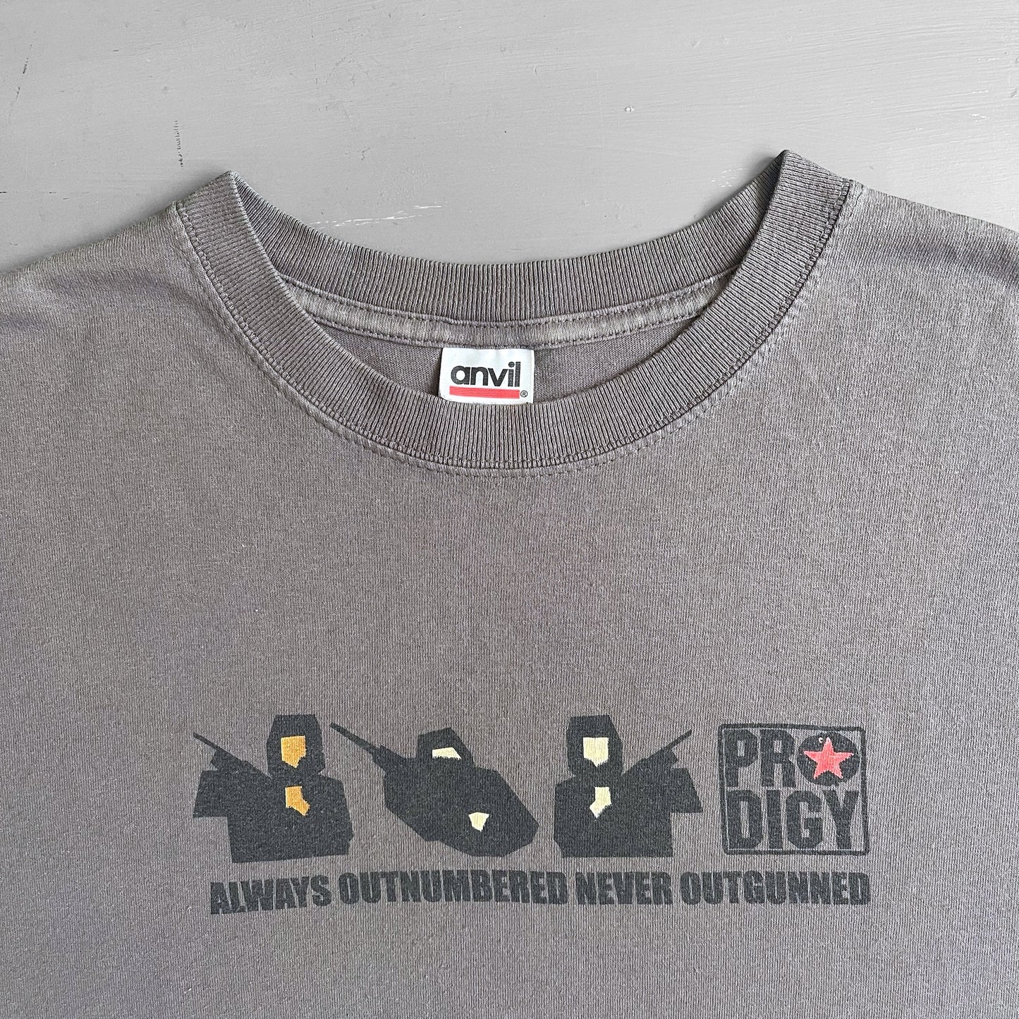 2004 The Prodigy always outnumbered never outgunned album T-shirt (L)