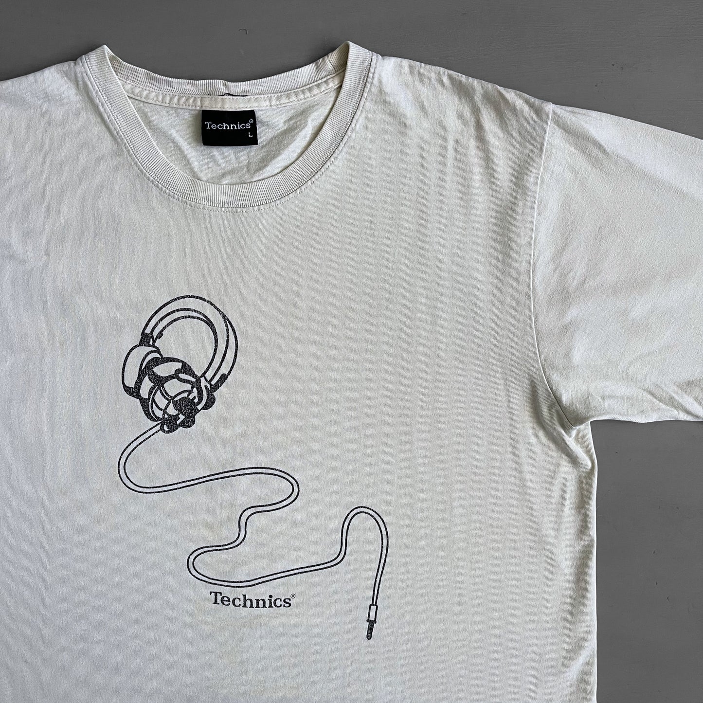 Early 2000s Technics headphones T-shirt (L)