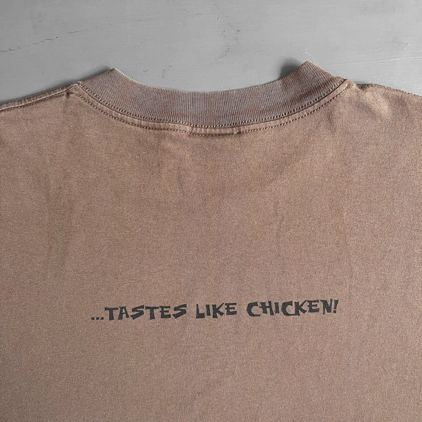 1990s Bowling for soup taste like chicken T-shirt (L)
