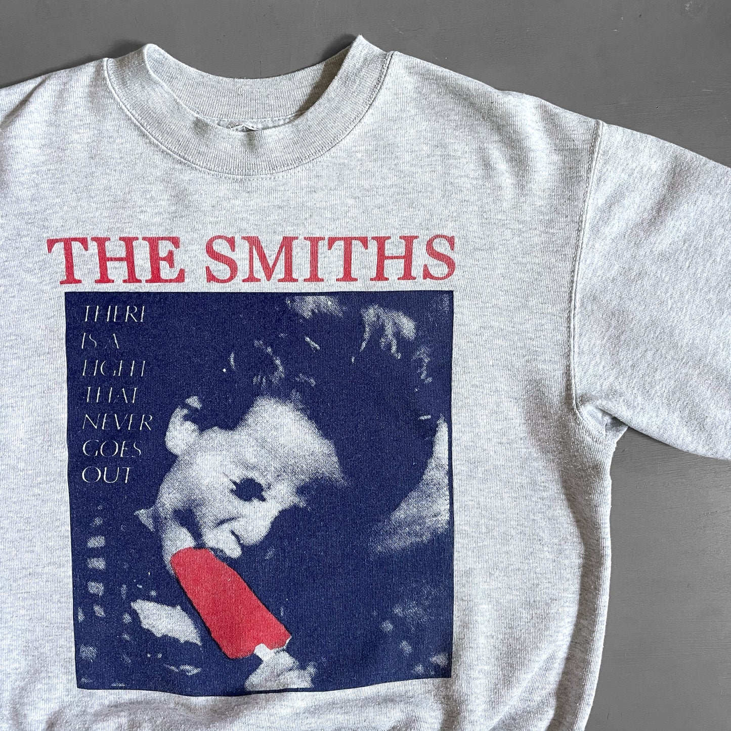 2000s The Smiths there is a light that never goes out sweatshirt (M)
