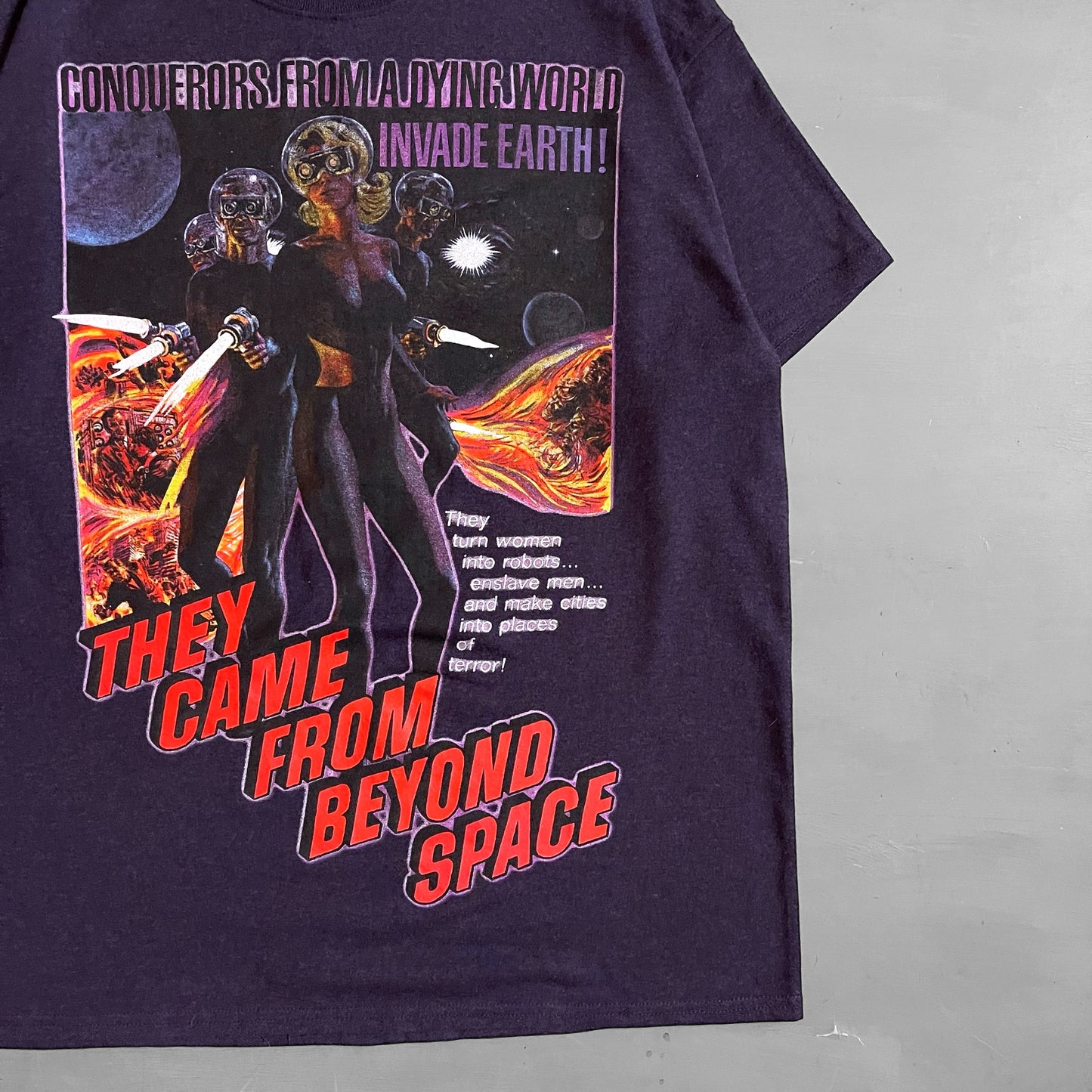Mid 2000s They Came From Beyond Space T-shirt (L)