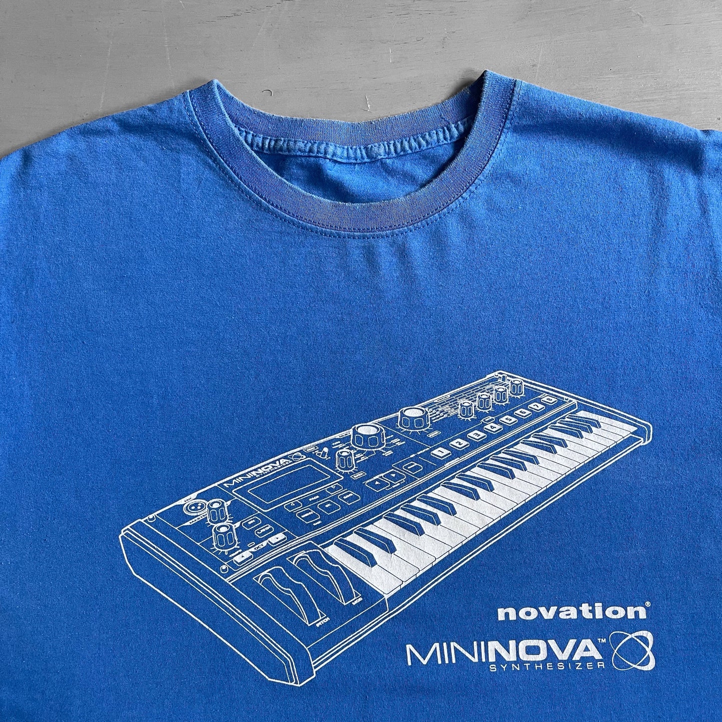 2000s Novation Mininova synthesizer T-shirt (M)