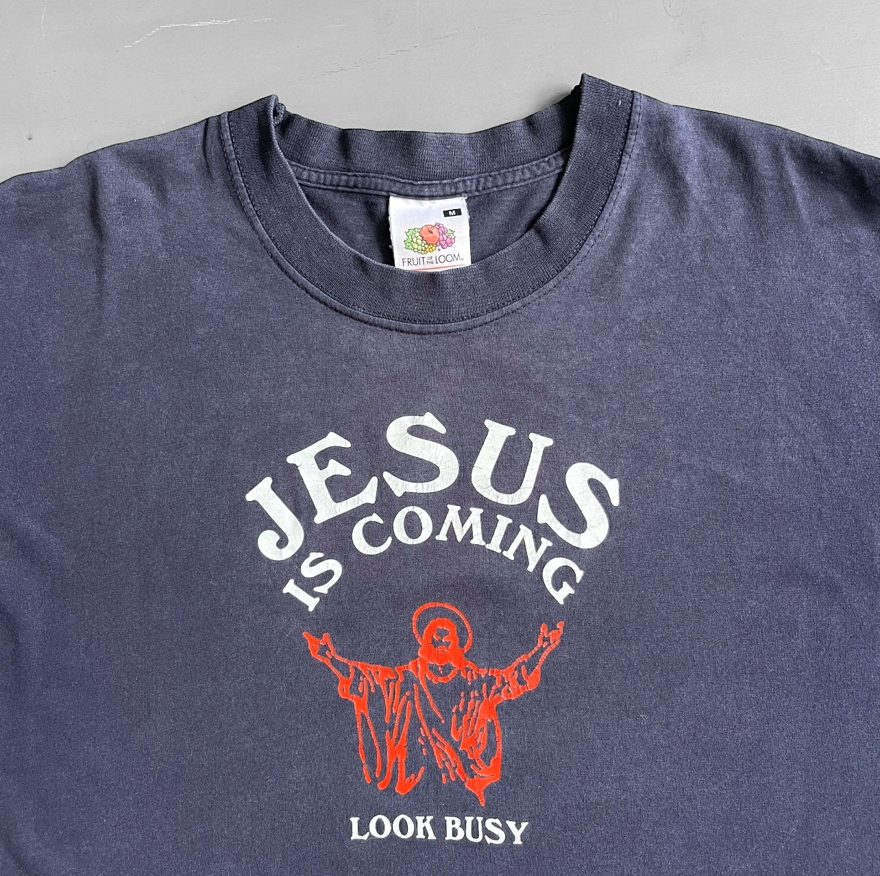 Early 2000s Jesus is coming look busy T-shirt (M)