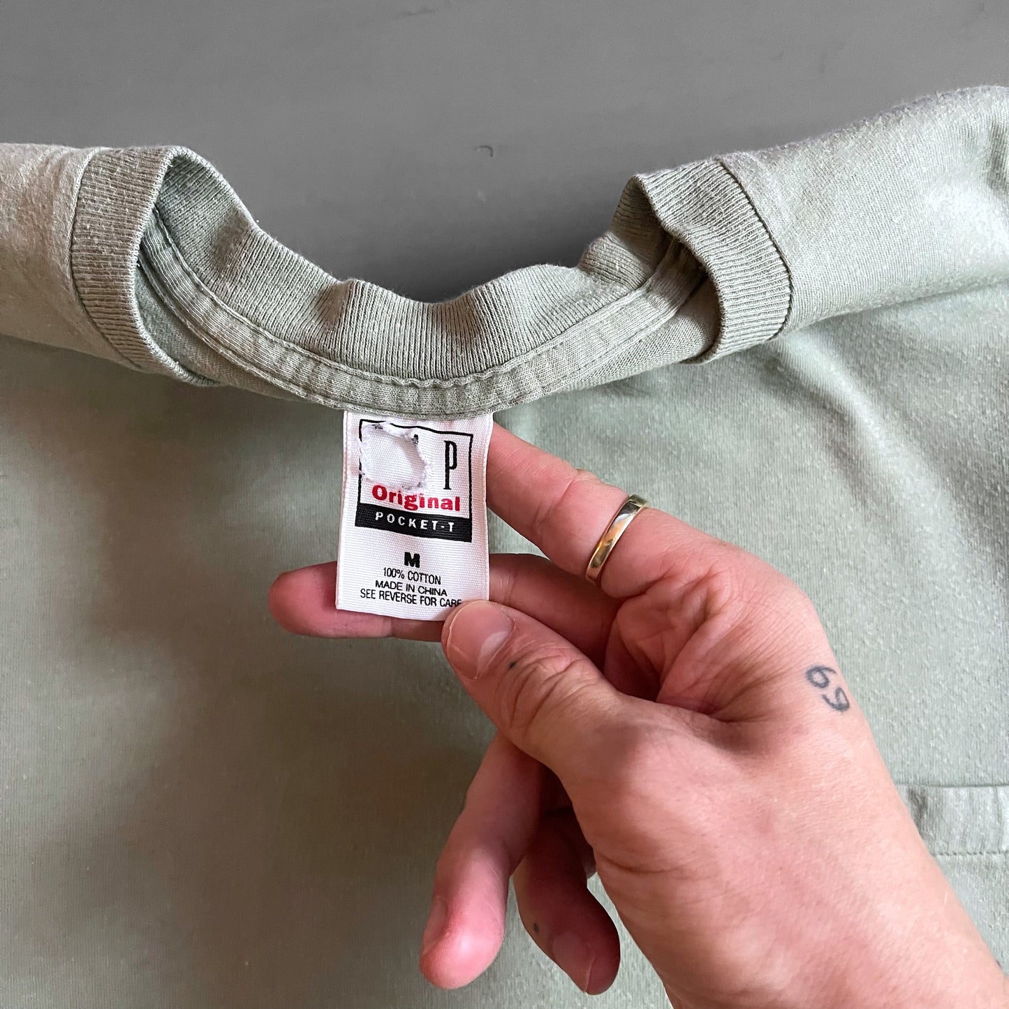 1990s GAP black pocket T-shirt (L)