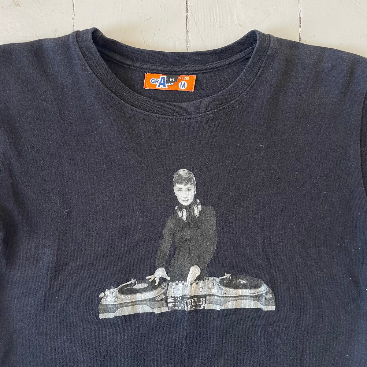 2000s Grade A DJ graphic baby T-shirt (XS)