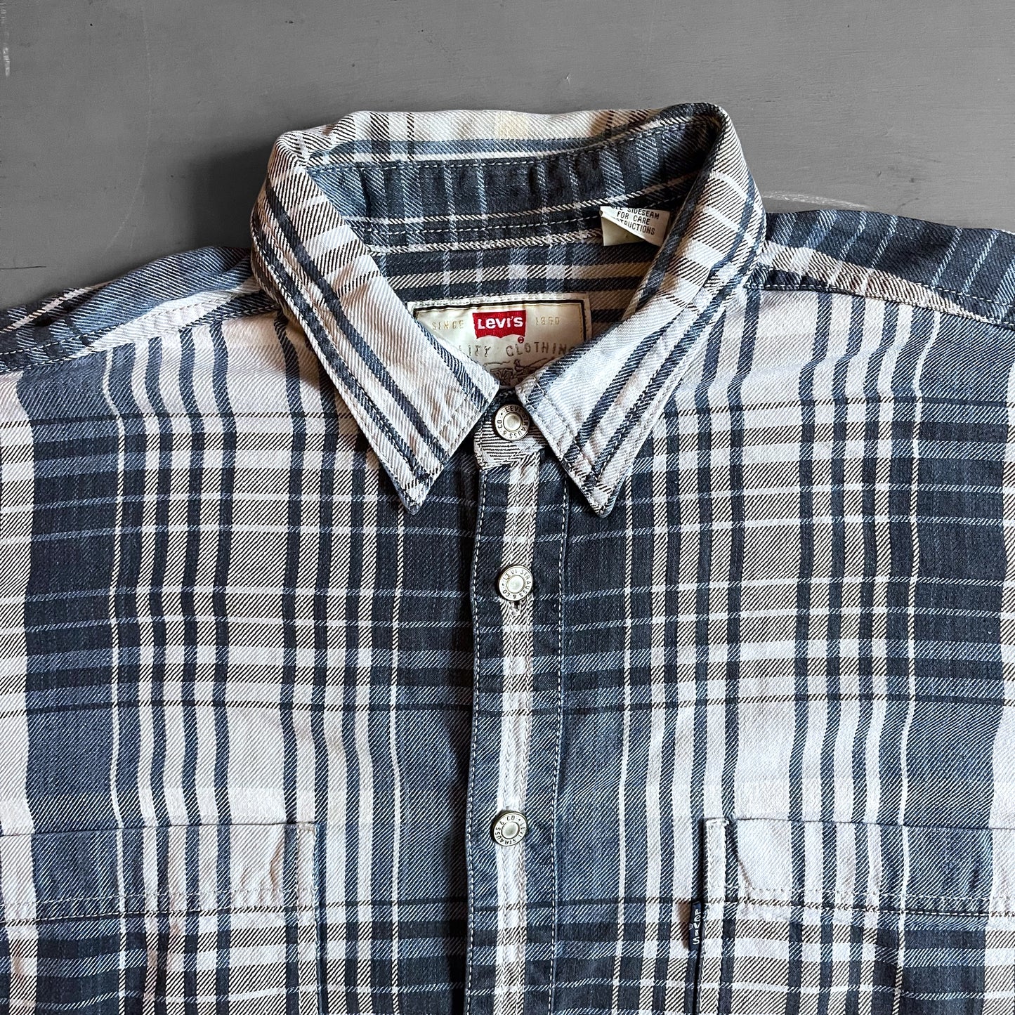 1990s Levi’s flannel shirt (L/XL)