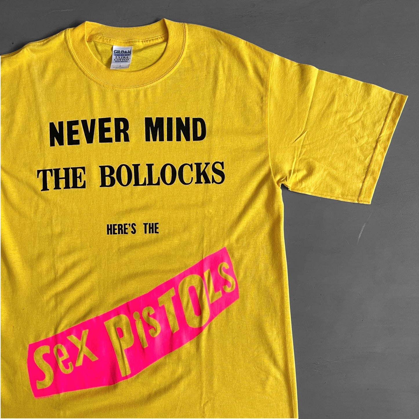 2003 Sex Pistols never mind the bollocks T-shirt (M/L)