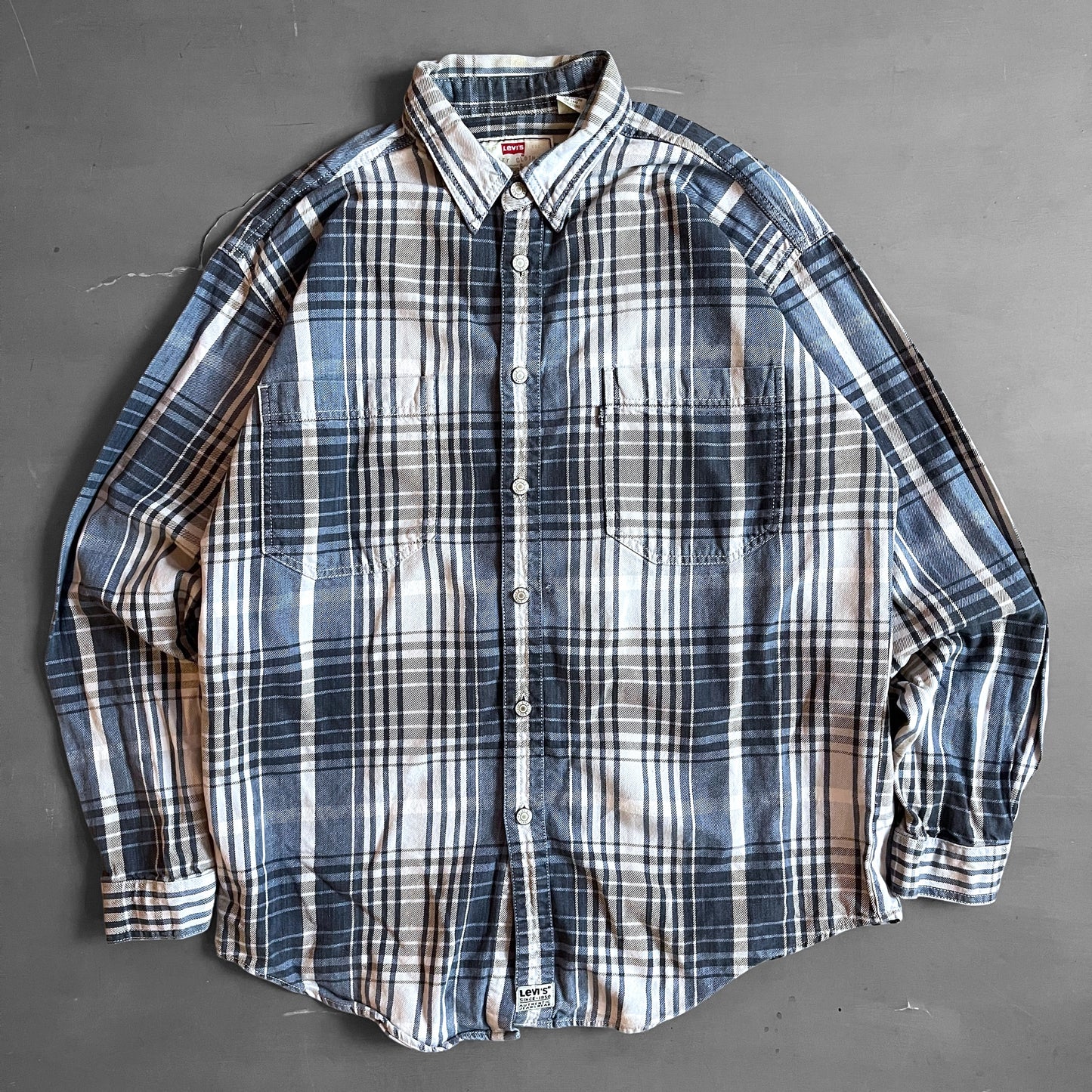 1990s Levi’s flannel shirt (L/XL)