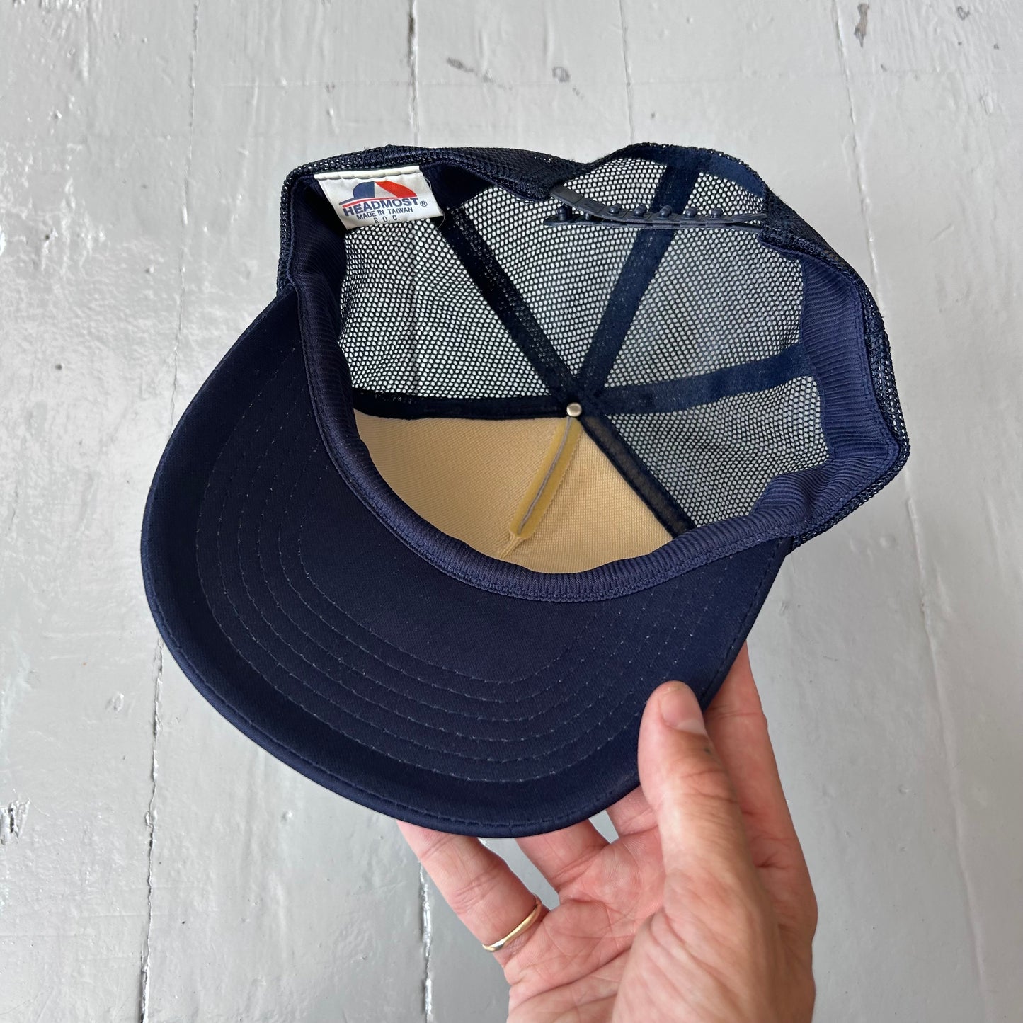 1990s Kids need hugs not not drugs cap