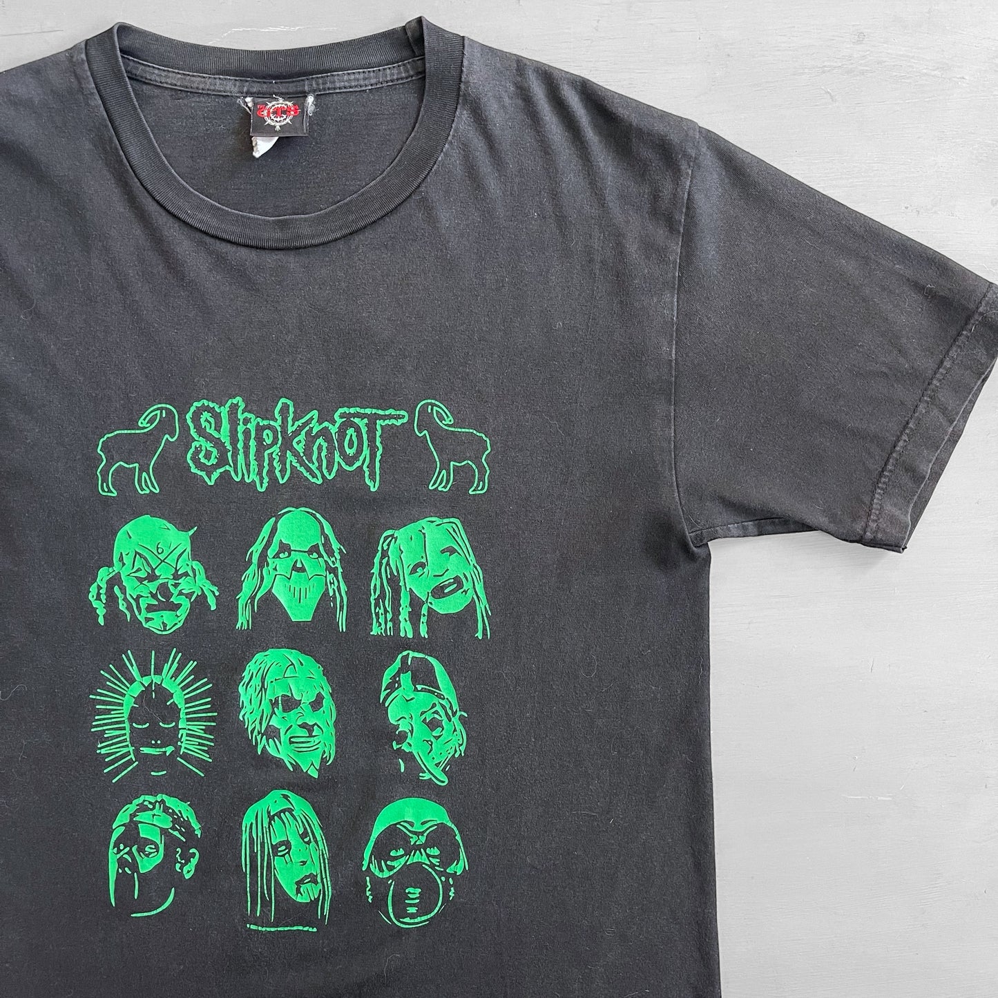 Early 2000s Slipknot T-shirt (S/M)