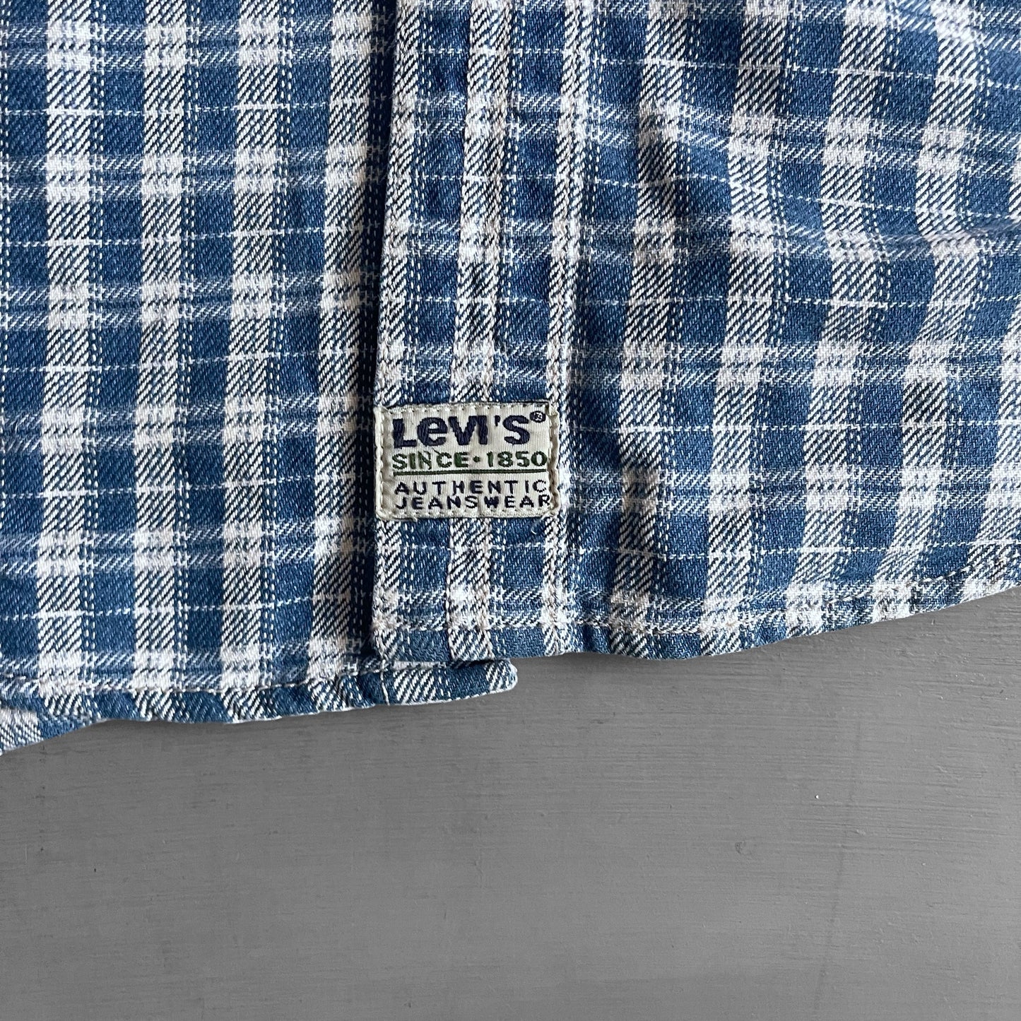 1990s Levi’s flannel shirt (L)