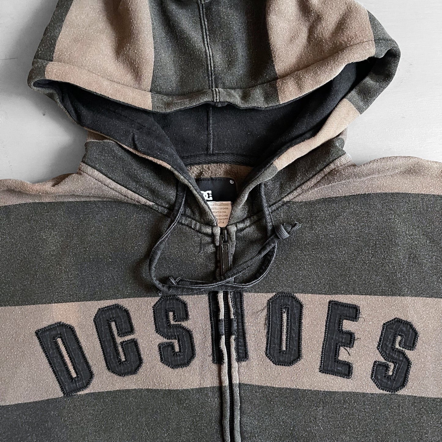 Early 2000s DC SHOES zip hoodie (M/L)