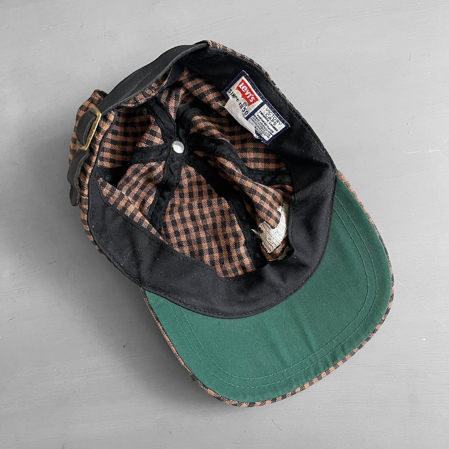1990s Levi’s SilverTab jeans plaid cap