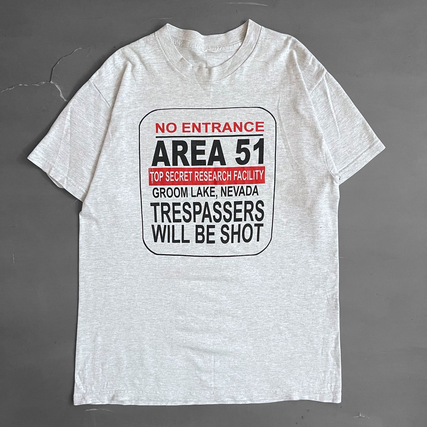 1990s Area 51 trespassers will be shot T-shirt (M)
