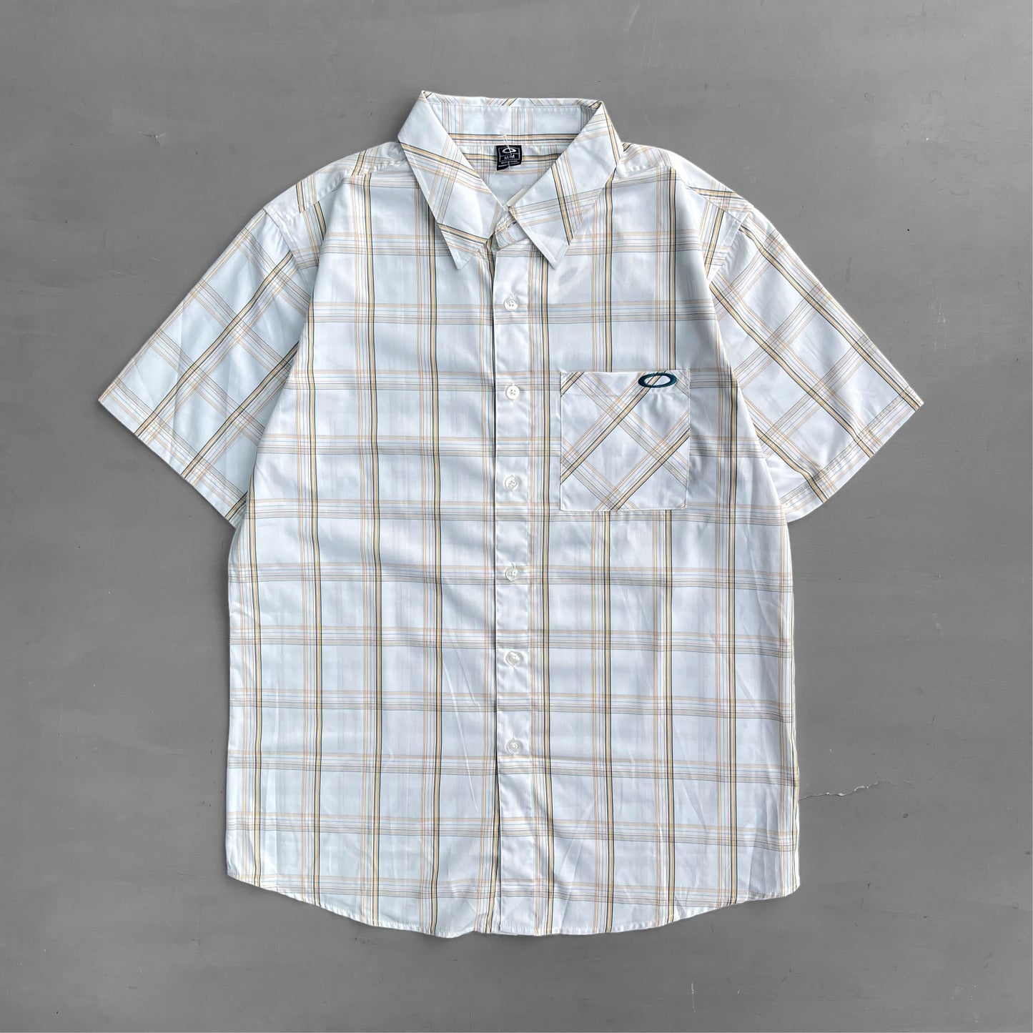 2000s Oakley short sleeve shirt (L)
