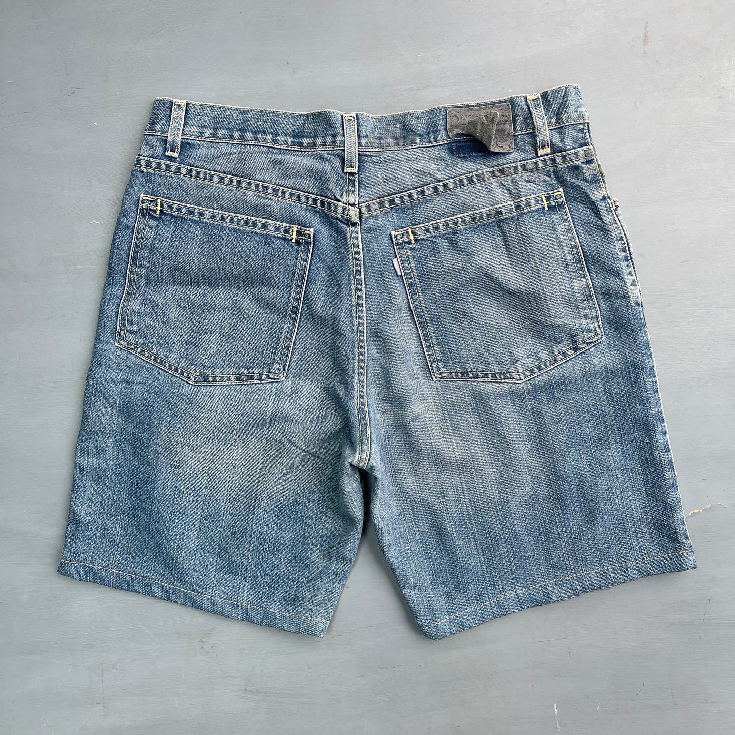 Early 2000s Levi’s Silvertab denim shorts (34 waist)