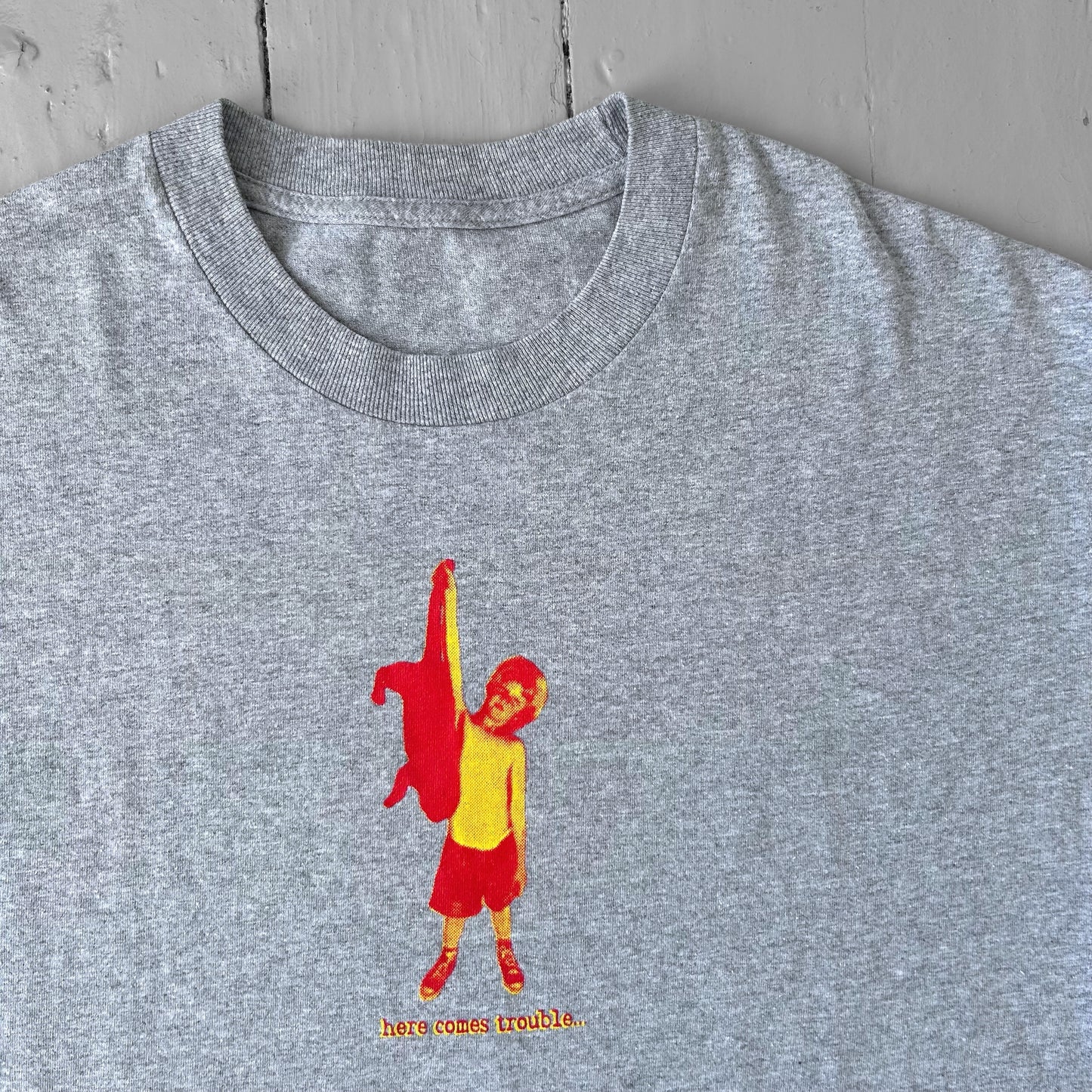 2000s here comes trouble T-shirt (L)