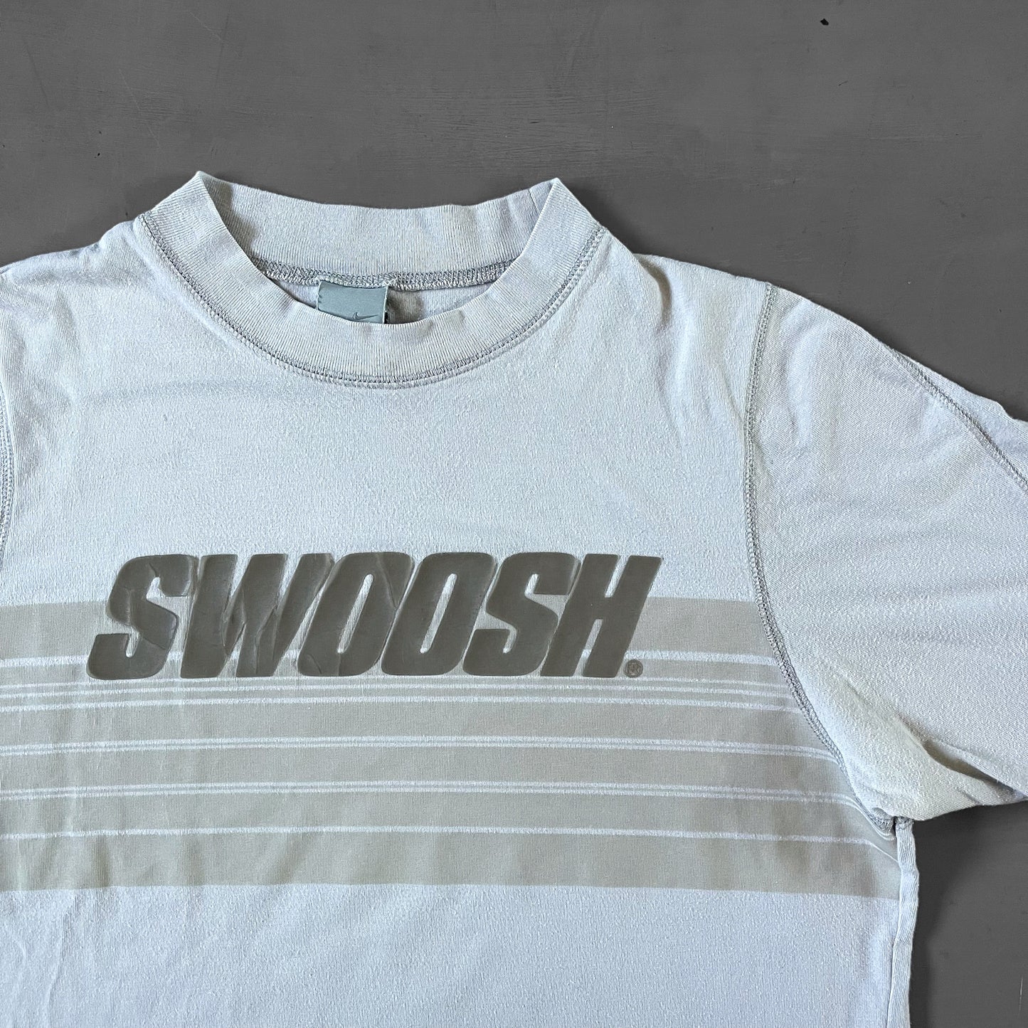 Early 2000s NIKE swoosh T-Shirt (M)