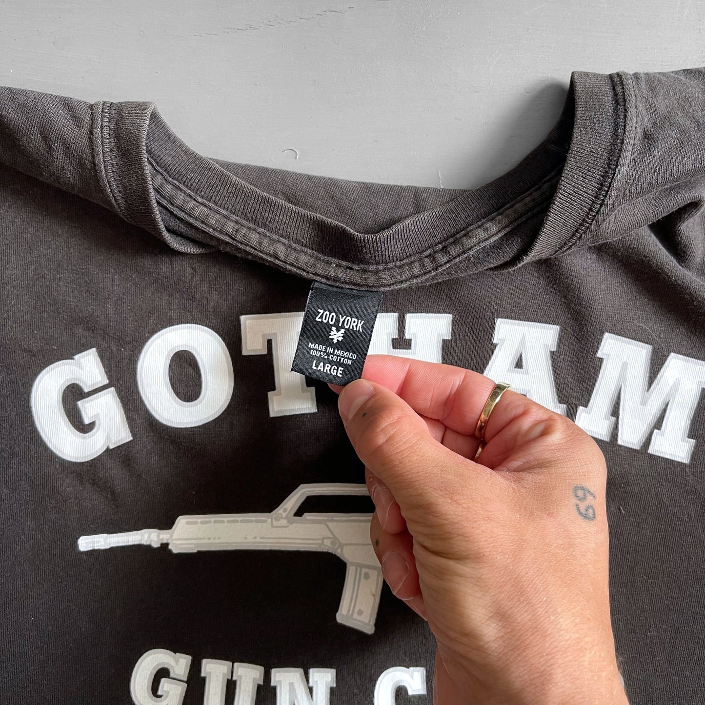 2000s Zoo York Gotham gun club T-shirt (L)