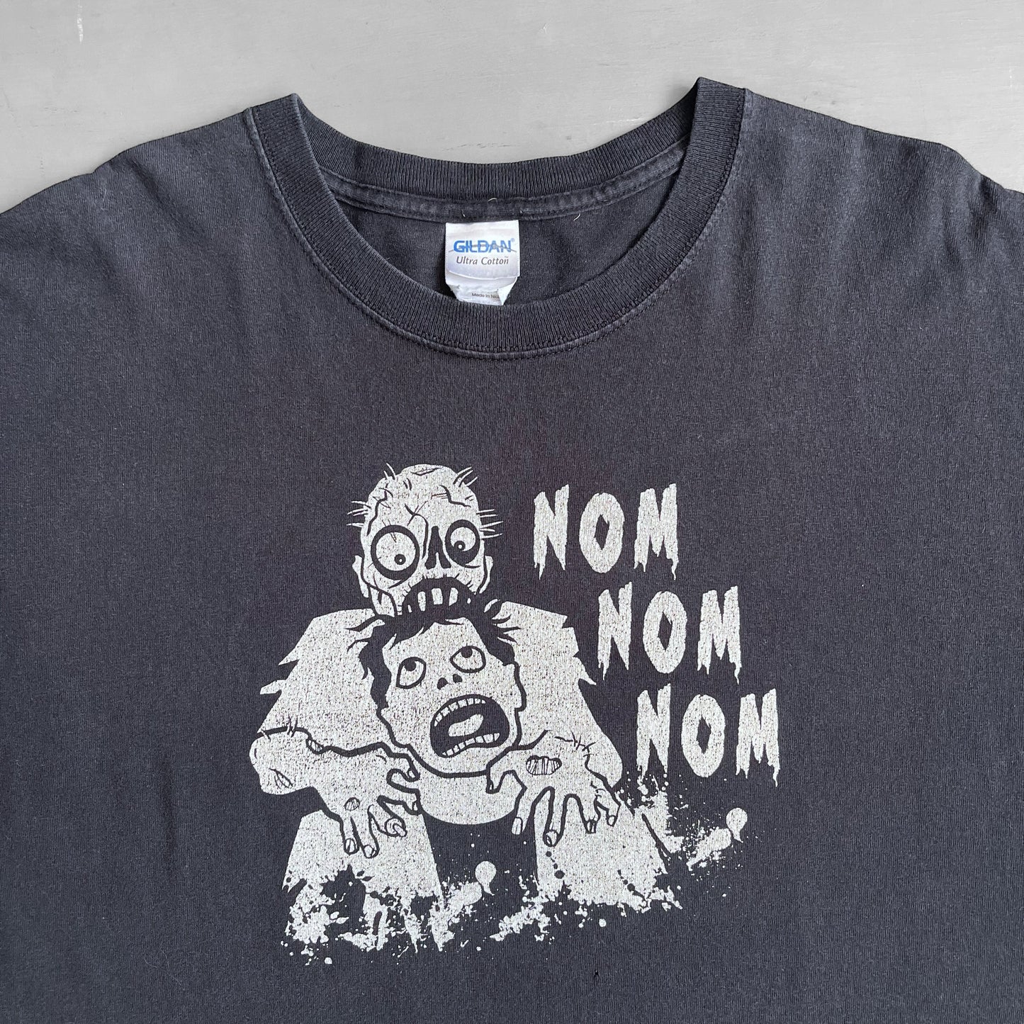 2000s Zombie nom nom nom T-shirt (XL)