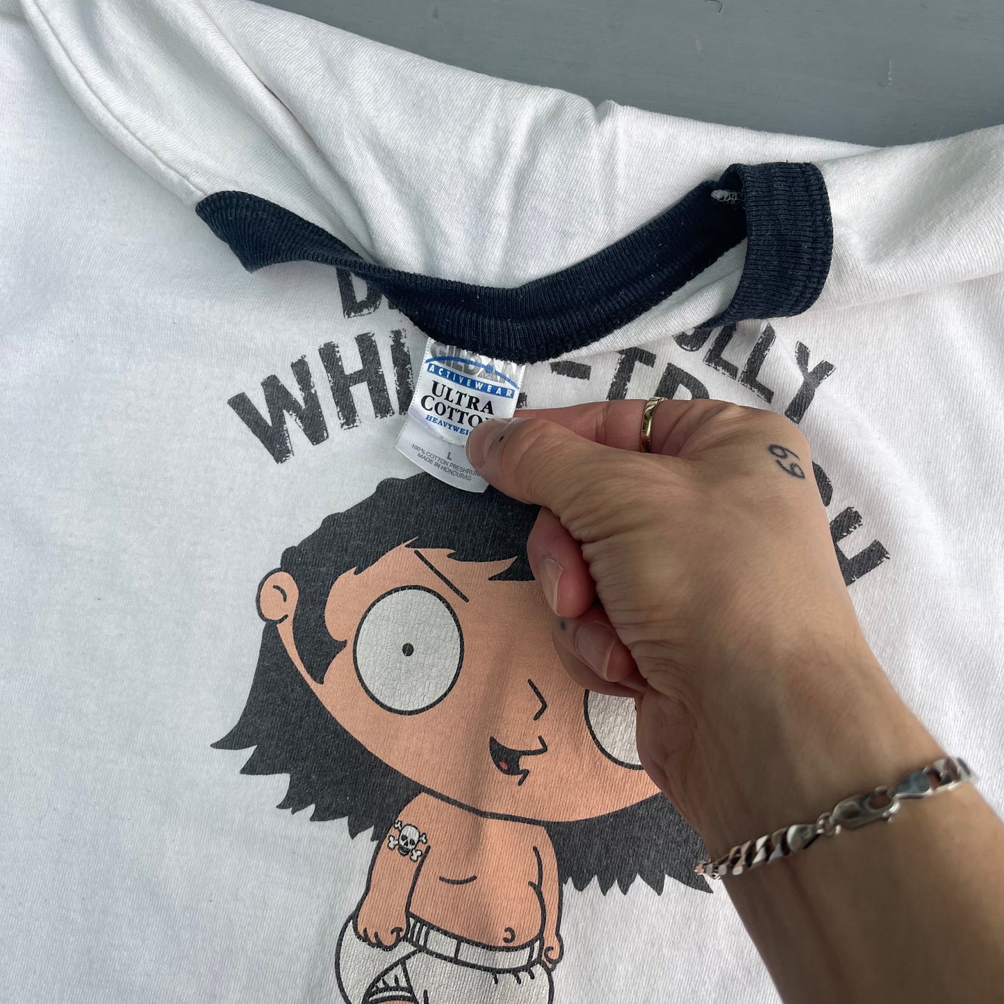 2005 Delightfully white trash Family Guy T-Shirt (L)