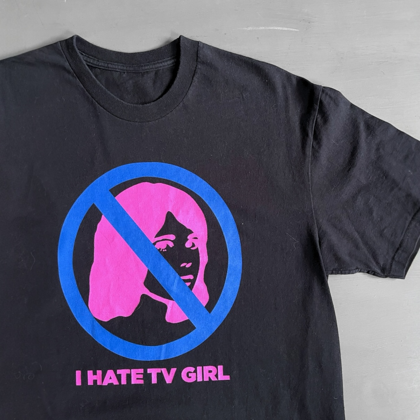 2000s TV GIRL T-shirt (M)