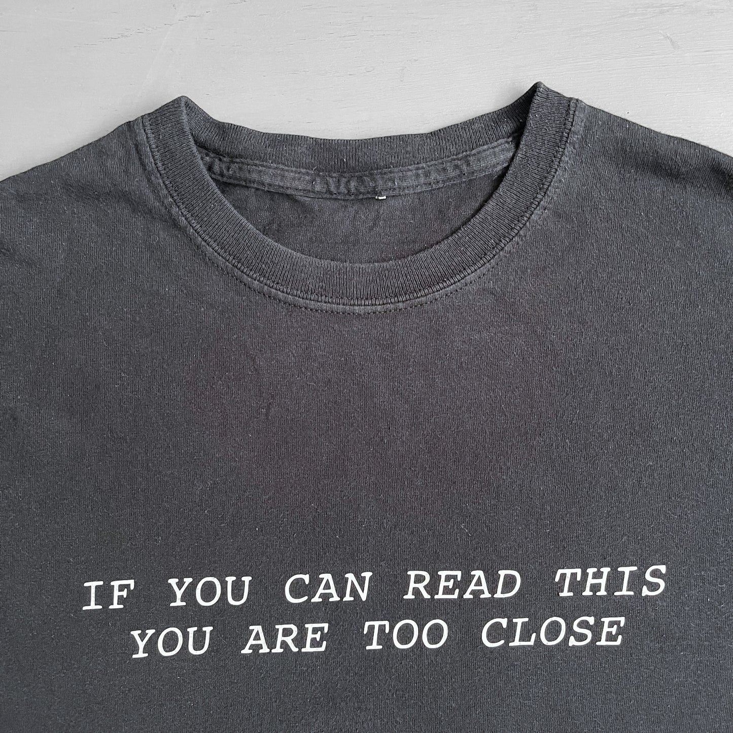 2000s if you can read this you are to close T-shirt (M)