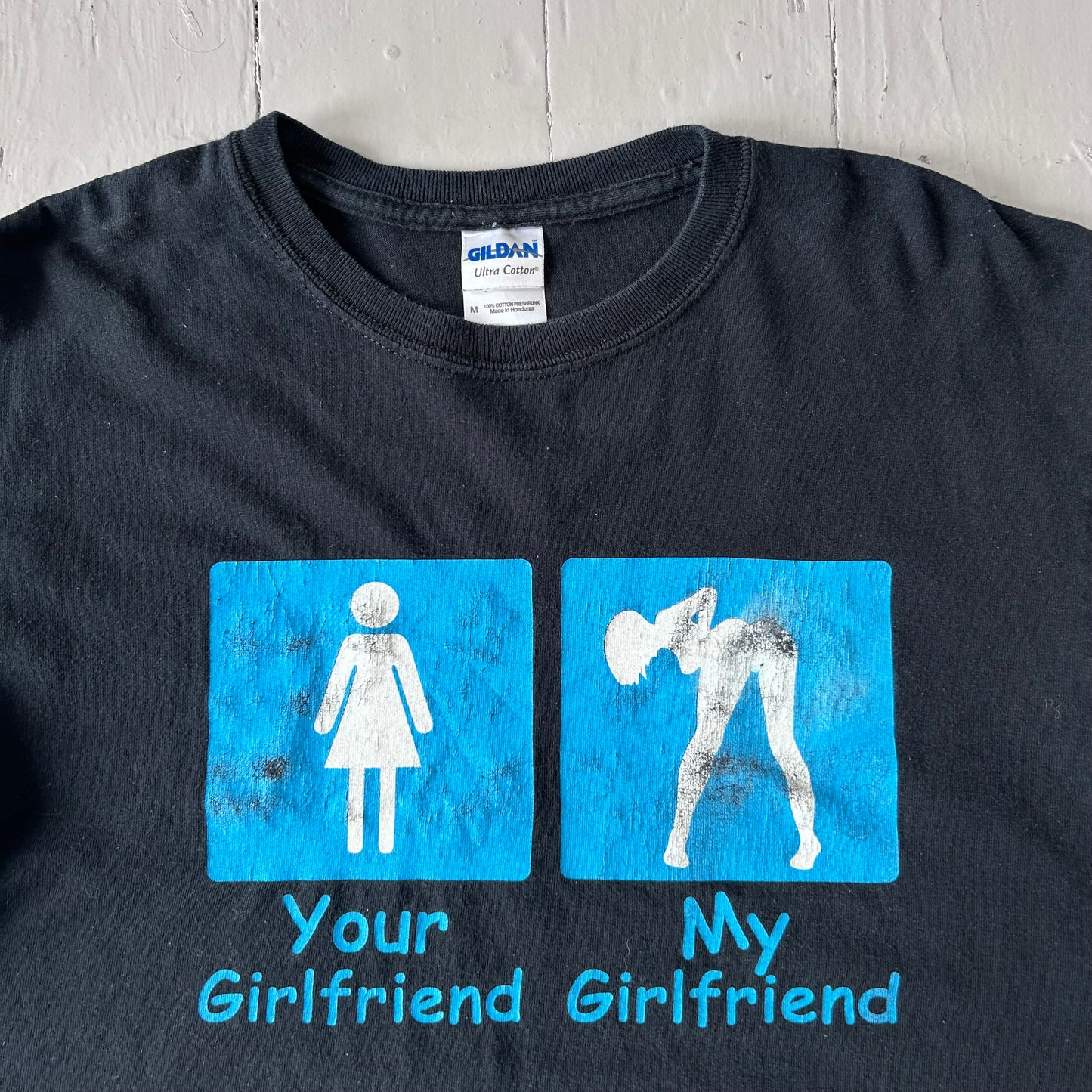 Mid 2000s Your girlfriend > my girlfriend T-shirt (M)
