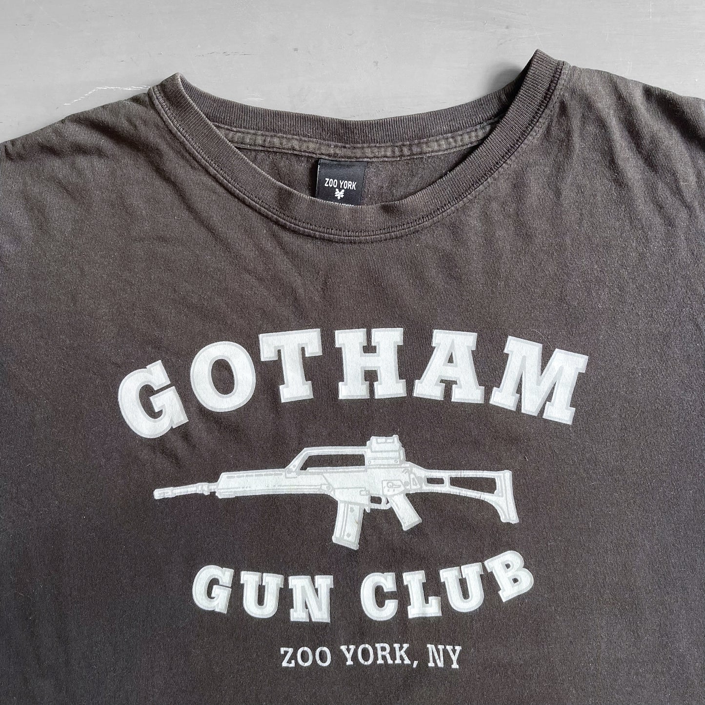 2000s Zoo York Gotham gun club T-shirt (L)