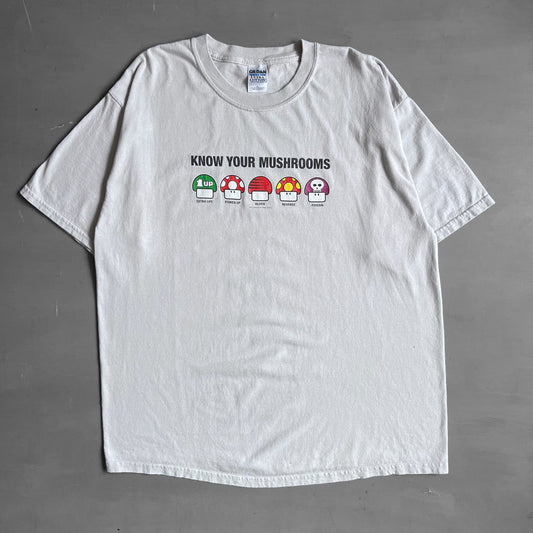 2004 Nintendo know your mushrooms T-Shirt (XL)