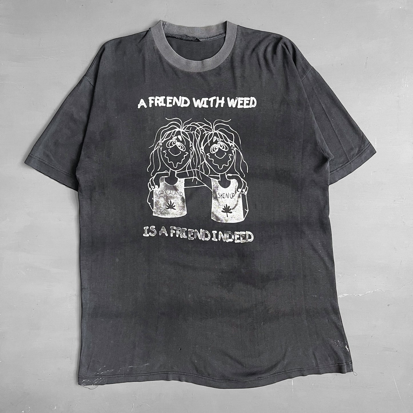 1990s a friend with weed is a friend indeed T-shirt (L)