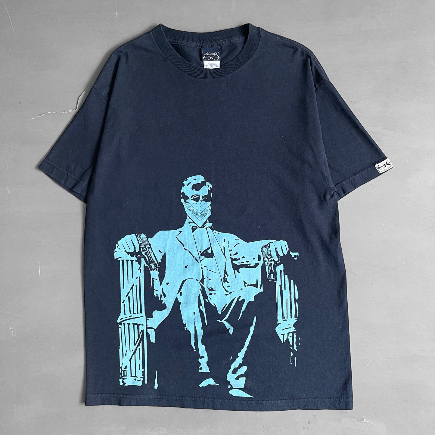 2000s illimate Abraham Lincoln gun T-shirt (M/L)