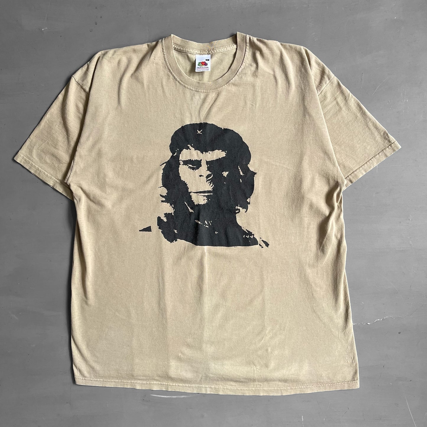 2000s che guevara / planet of the apes T-shirt (L)