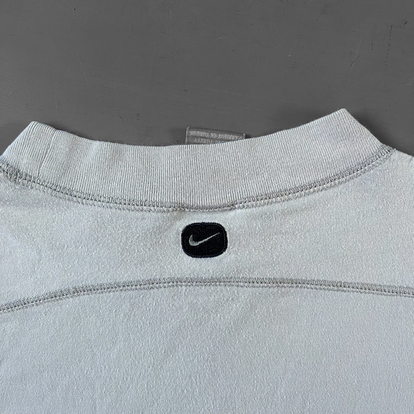 Early 2000s NIKE swoosh T-Shirt (M)