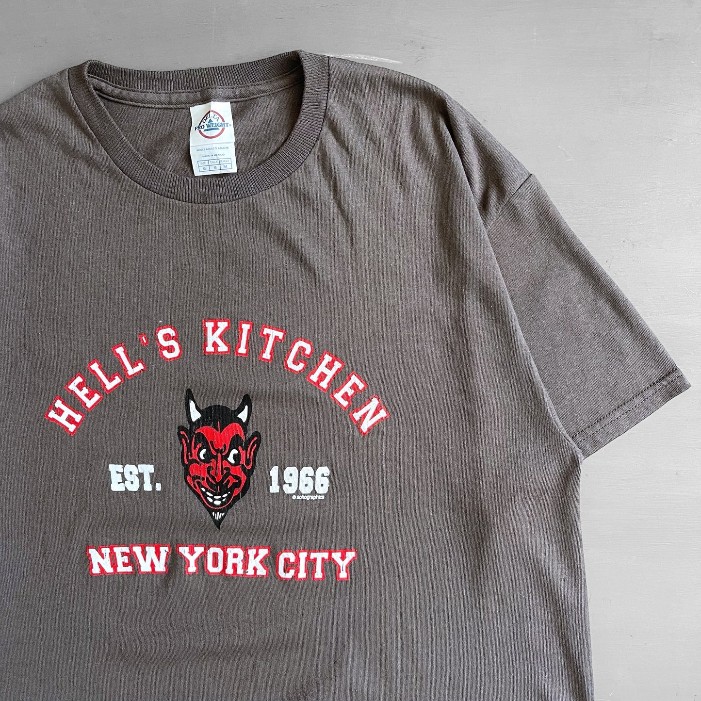 2000s Hell’s Kitchen New York City T-shirt (M)