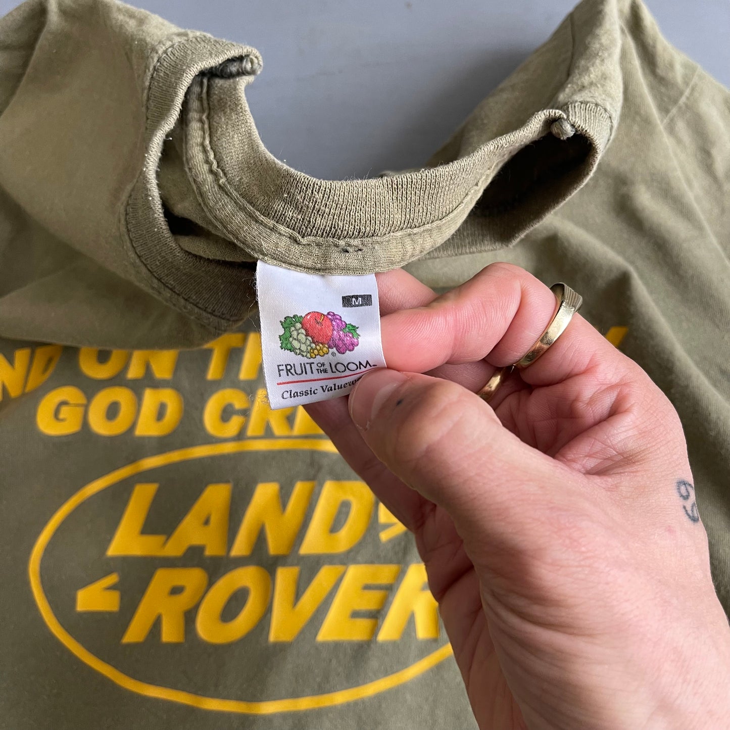 2000s and on the 8th day god created Land Rover T-shirt (M)