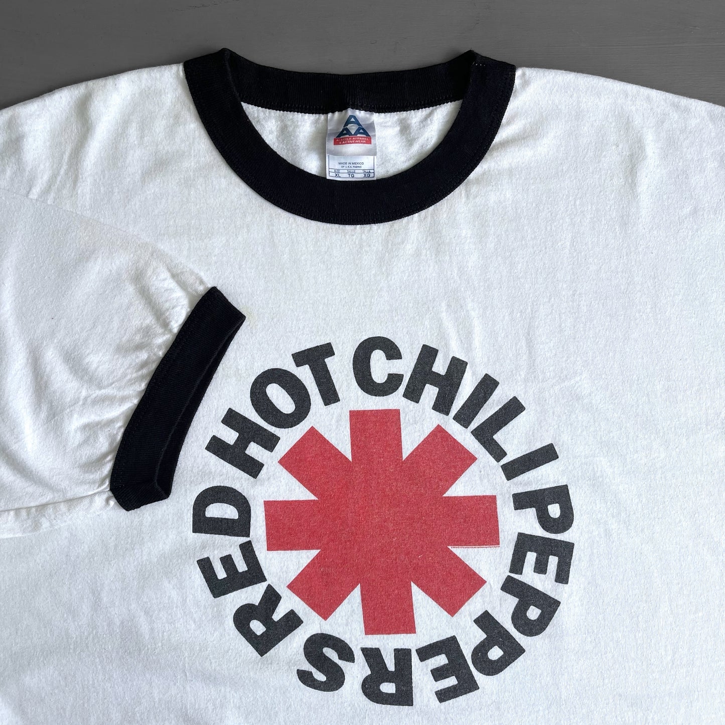 2002 Red Hot Chilli Peppers T-shirt (XL)