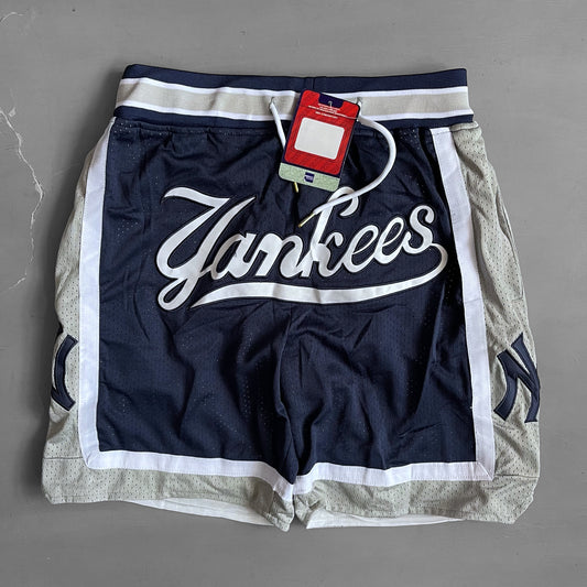 2000s New York Yankees shorts (M)