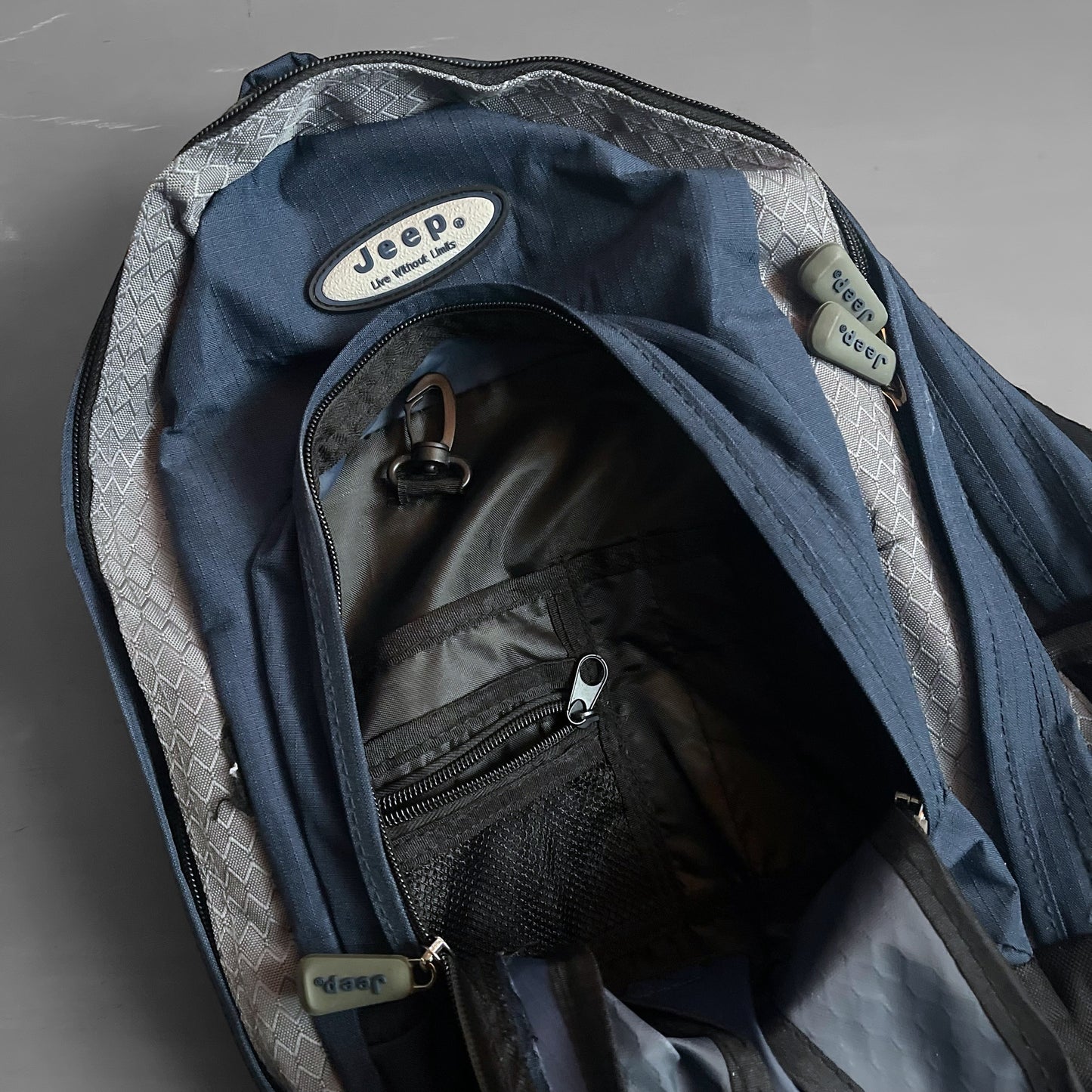 2000s JEEP utility bag