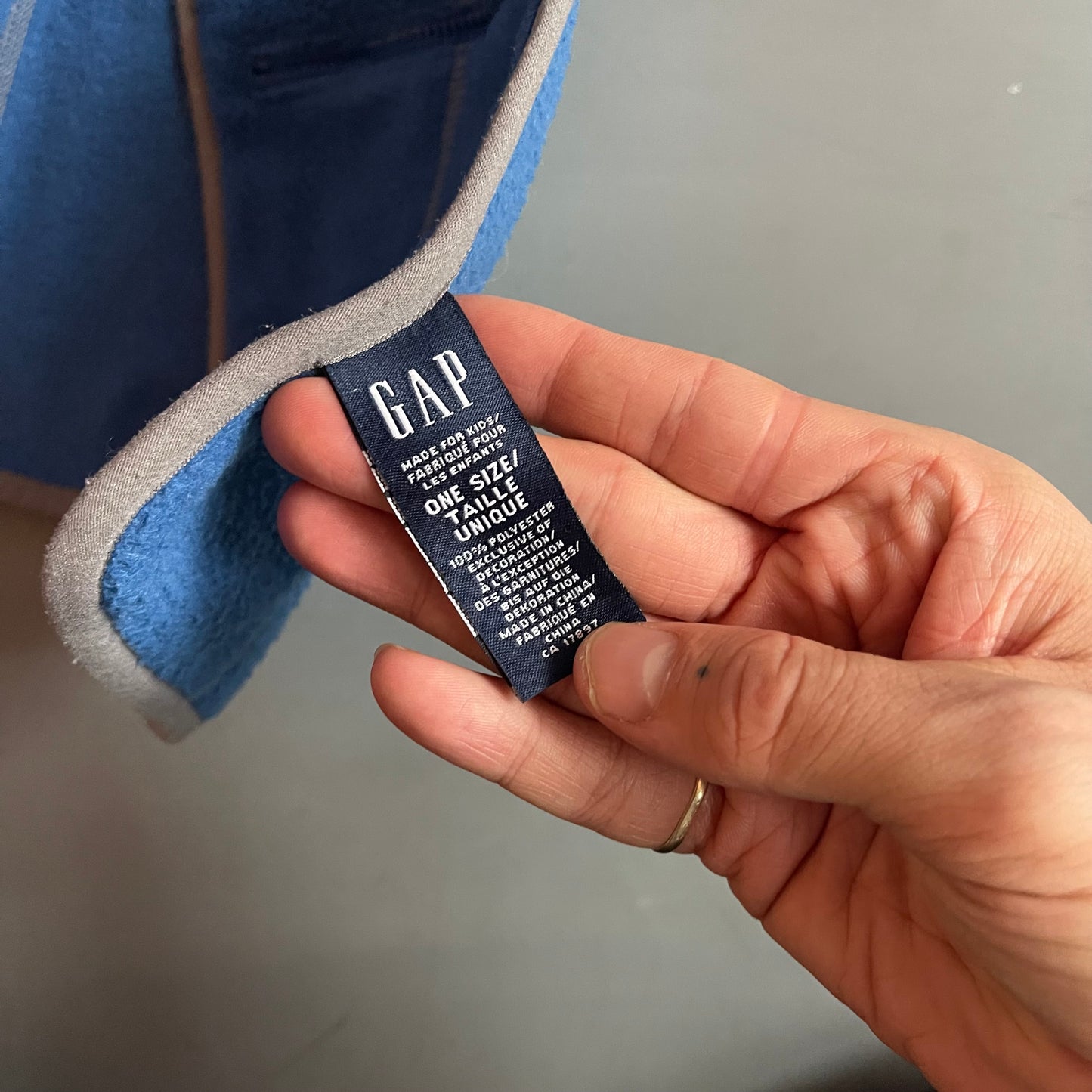 2002 GAP zip scarf
