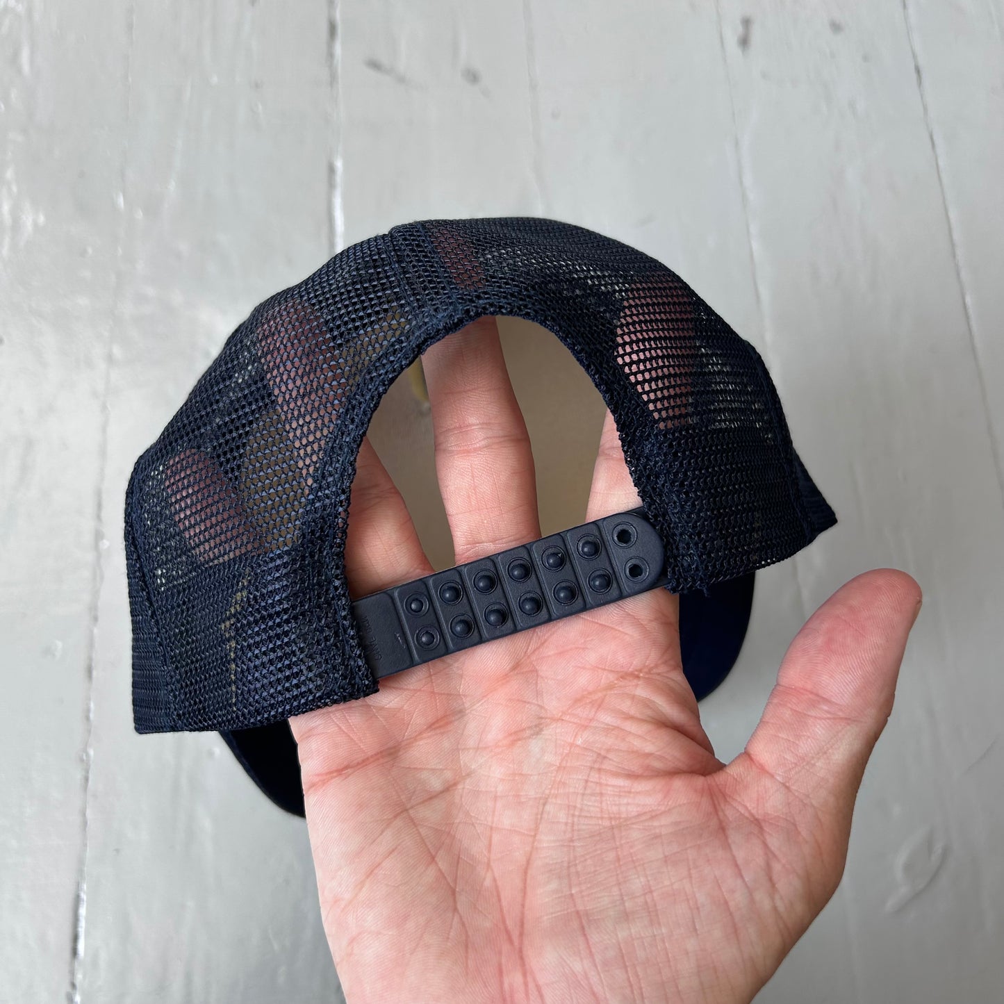 1990s Kids need hugs not not drugs cap