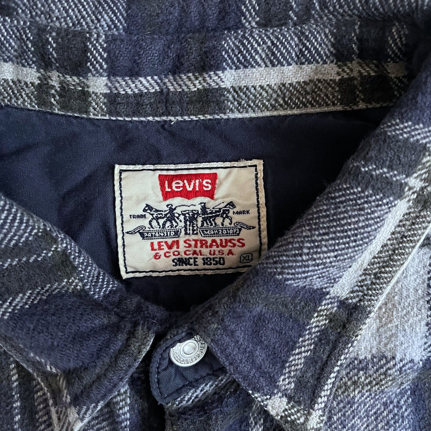 1990s Levi’s flannel over shirt (L)