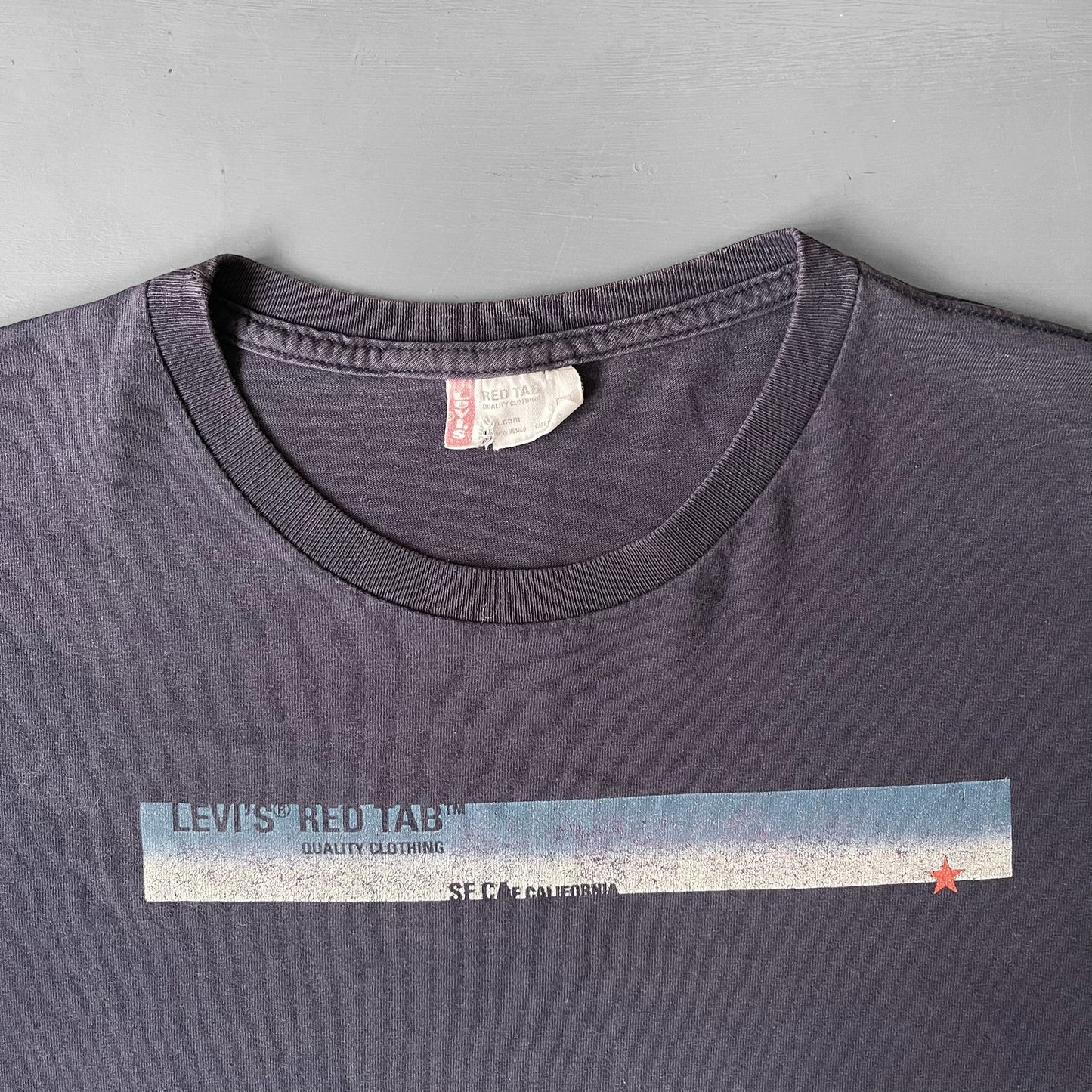 2000s Levi’s red tab California T-Shirt (M/L)