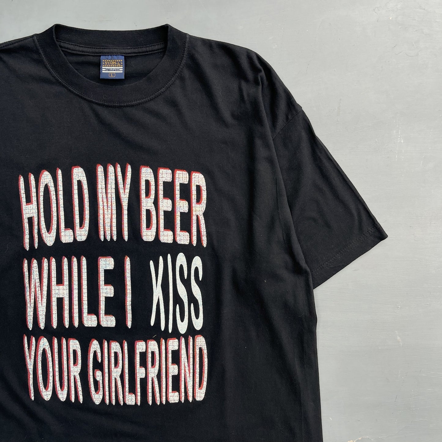 2000s Hold my beer while I kiss your girlfriend T-Shirt (L)